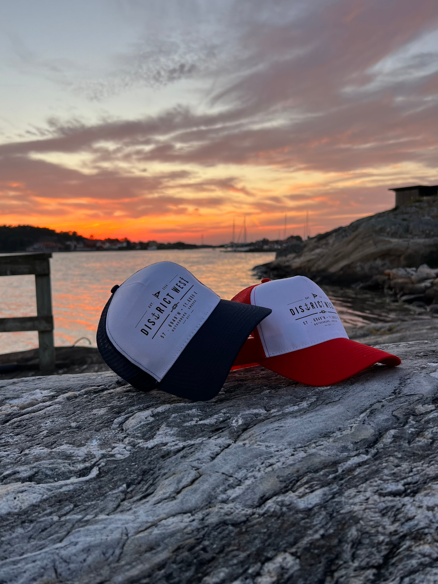 District West — Båstkusten tee