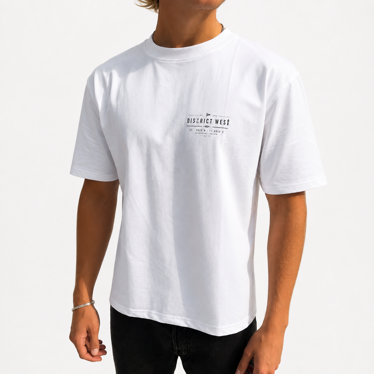Coastline Mid-size t-shirt framifrån