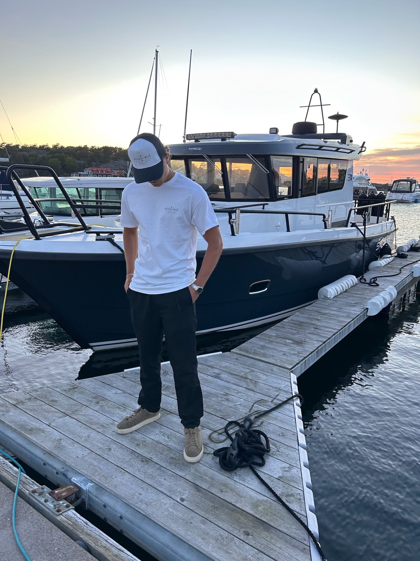 District West — hamn vid solnedgång